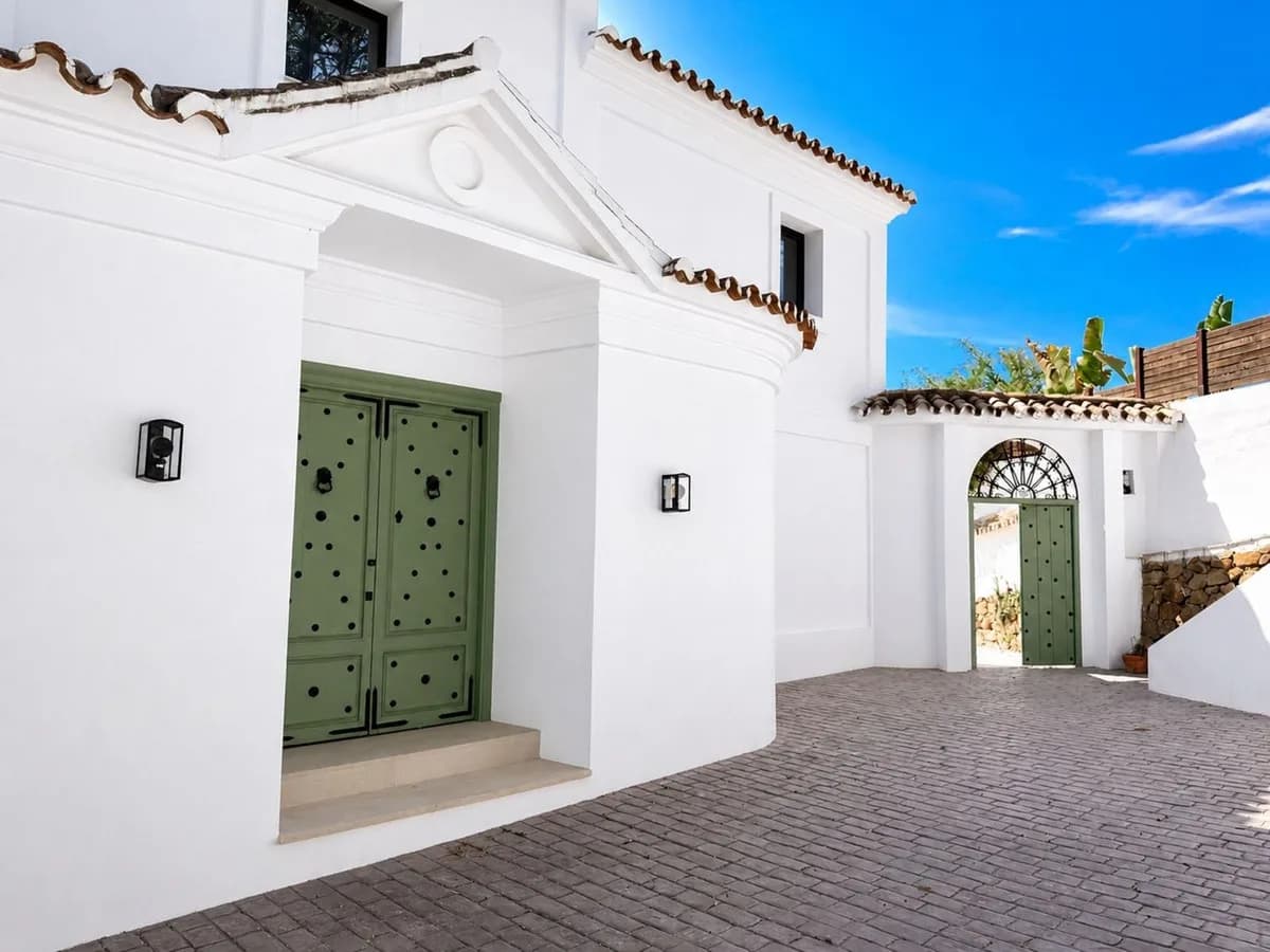 5 Bedroom Detached Villa for Sale in El Madroñal, Málaga - Image 6