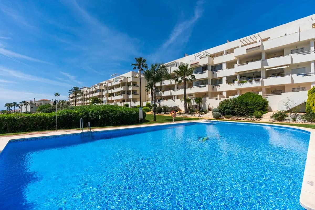 2 Bedroom Penthouse for Sale in Calahonda, Málaga - Image 2