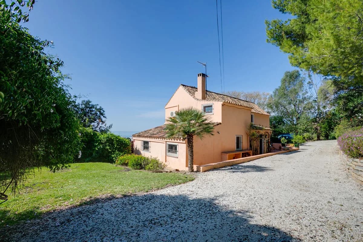 3 Bedroom Detached Villa for Sale in Estepona, Málaga - Image 3