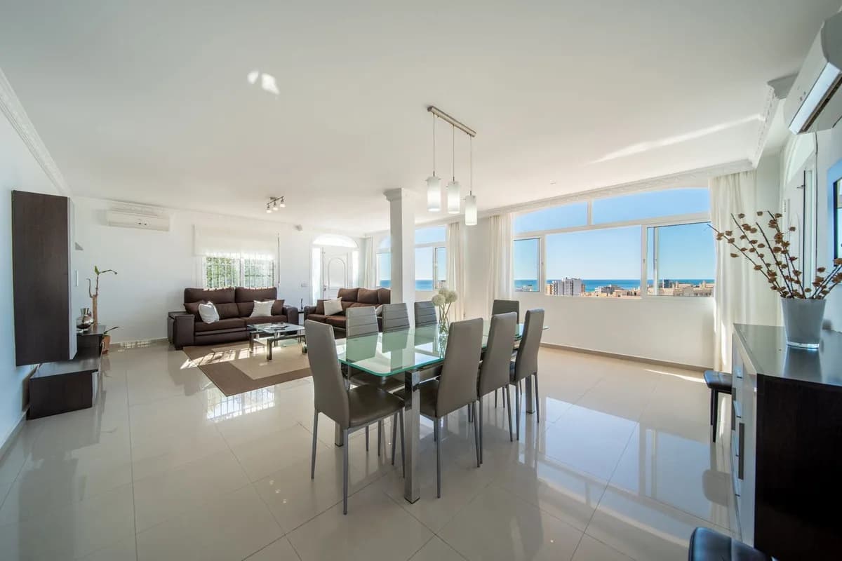 4 Bedroom Detached Villa for Sale in Torreblanca, Málaga - Image 3