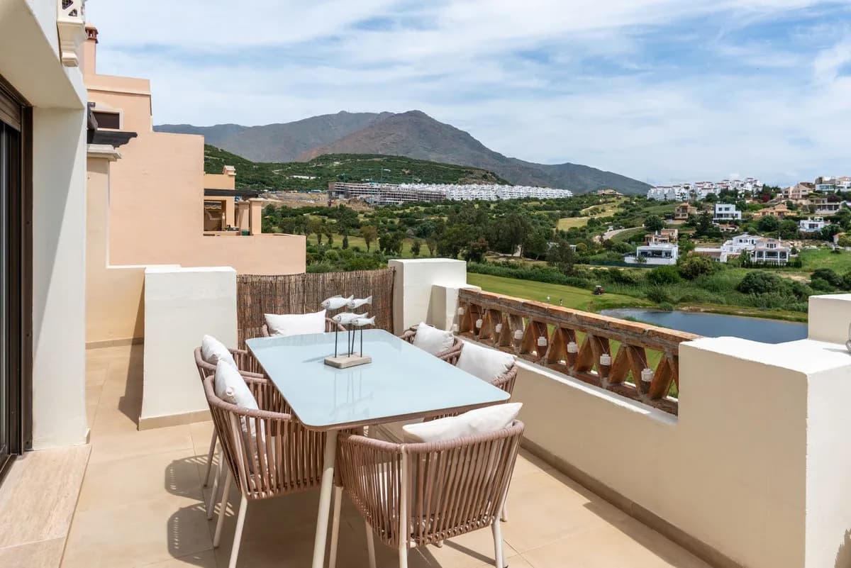 3 Bedroom Penthouse Duplex for Sale in Estepona, Málaga - Image 4