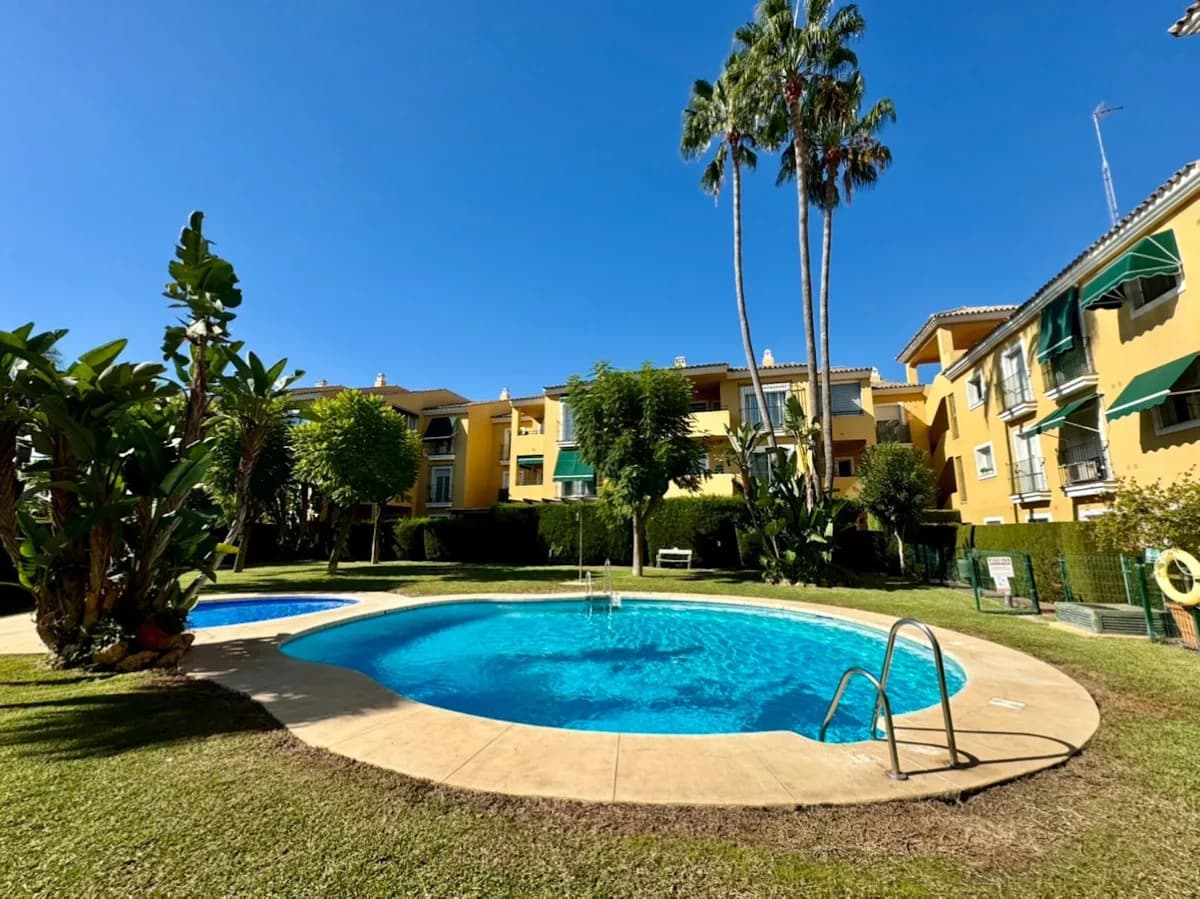 3 Bedroom Middle Floor Apartment for Sale in Guadalmina Baja, Málaga