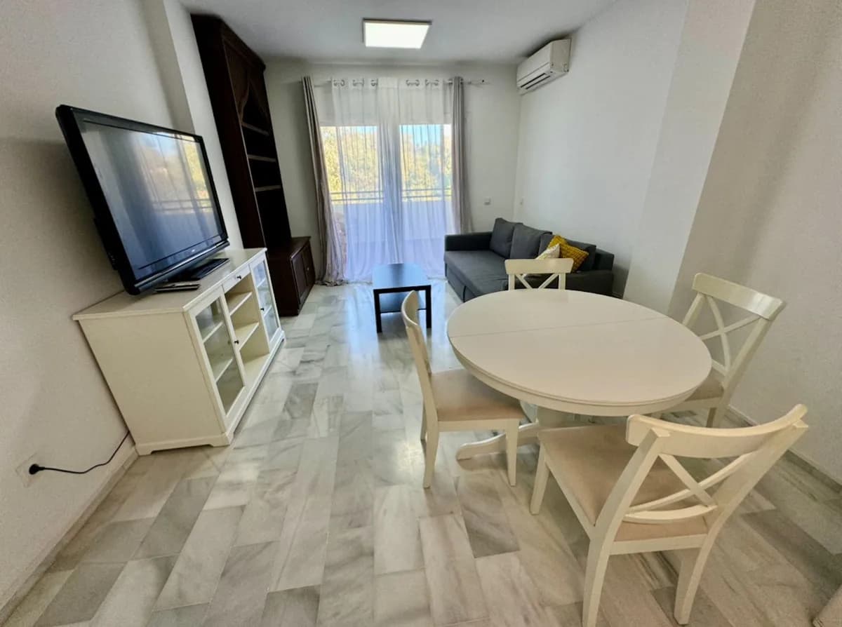 3 Bedroom Middle Floor Apartment for Sale in Guadalmina Baja, Málaga - Image 4