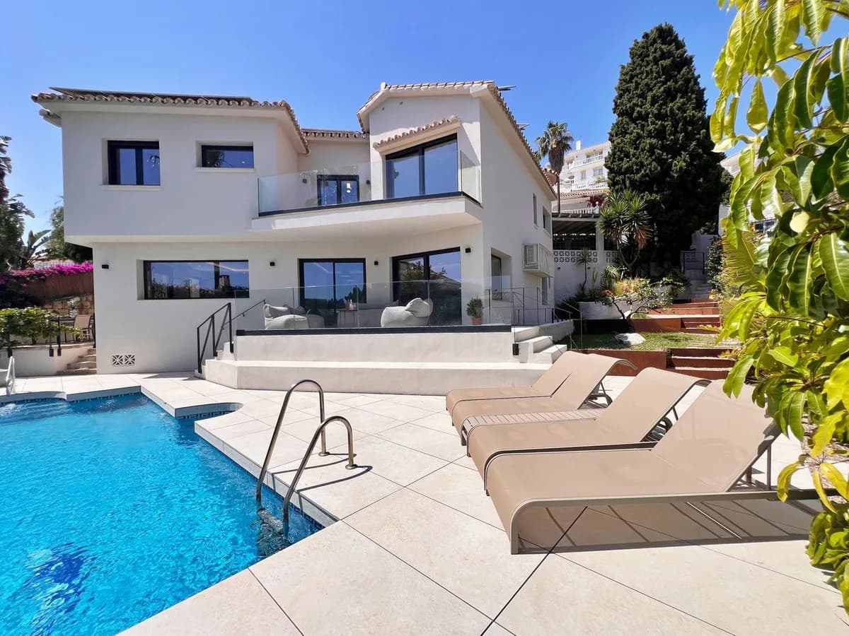 5 Bedroom Detached Villa for Sale in Riviera del Sol, Málaga