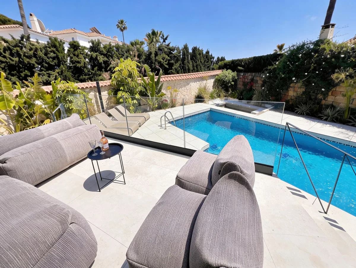 5 Bedroom Detached Villa for Sale in Riviera del Sol, Málaga - Image 2