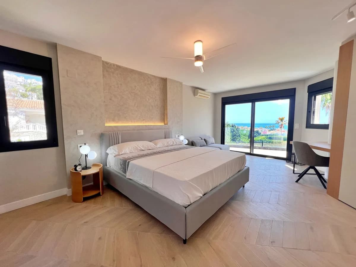 5 Bedroom Detached Villa for Sale in Riviera del Sol, Málaga - Image 9