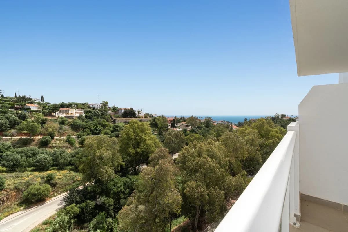 3 Bedroom Middle Floor Apartment for Sale in Fuengirola, Málaga - Image 8