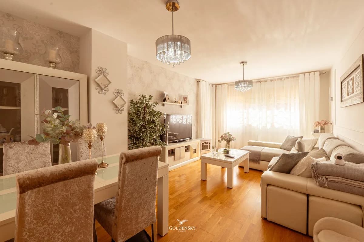 3 Bedroom Ground Floor Apartment for Sale in Estepona, Málaga - Image 3