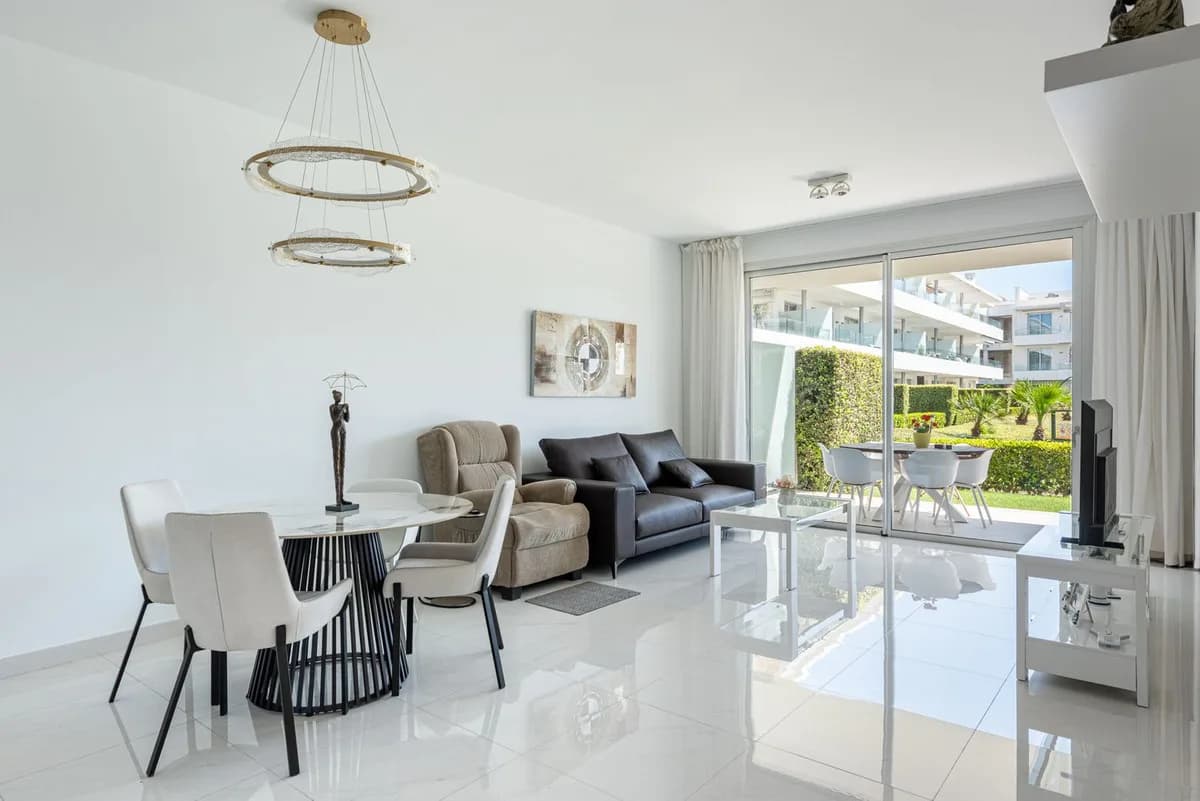 3 Bedroom Ground Floor Apartment for Sale in Bel Air, Málaga - Image 3