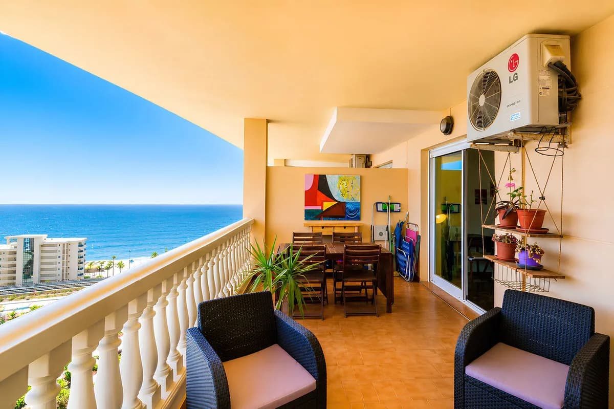 2 Bedroom Middle Floor Apartment for Sale in Fuengirola, Málaga