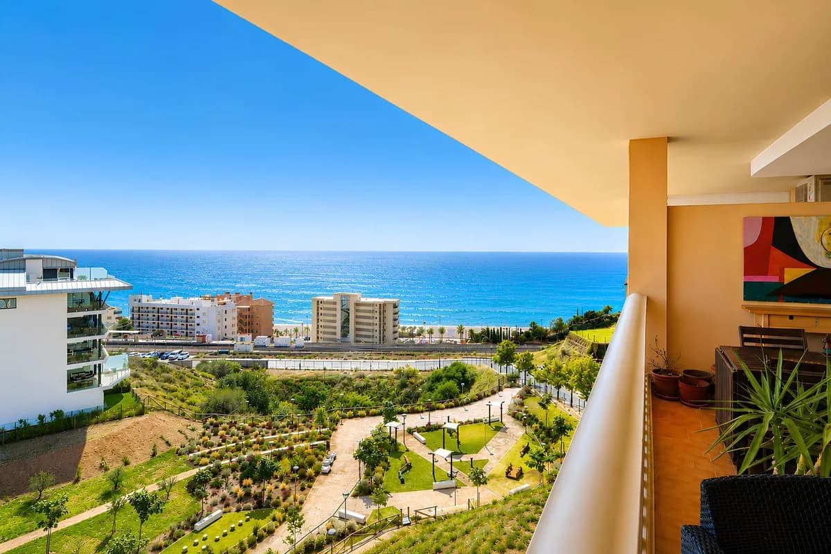 2 Bedroom Middle Floor Apartment for Sale in Fuengirola, Málaga - Image 6