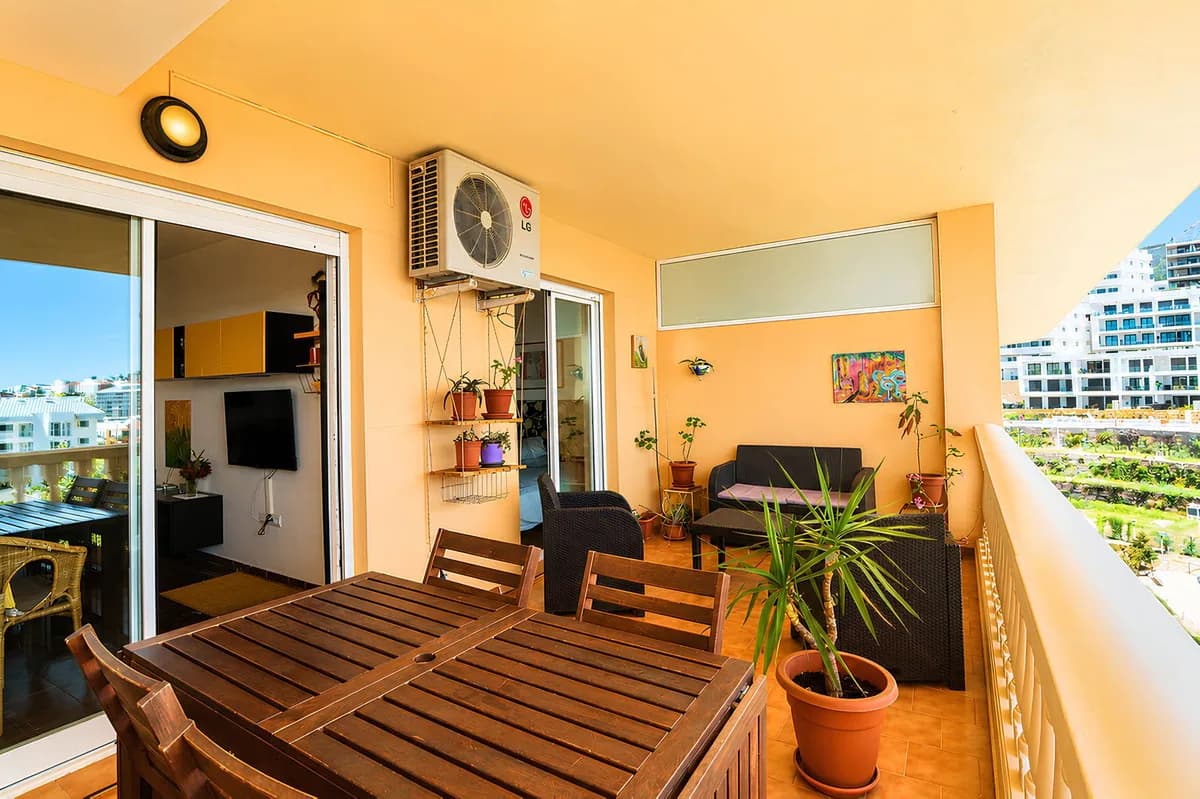 2 Bedroom Middle Floor Apartment for Sale in Fuengirola, Málaga - Image 9