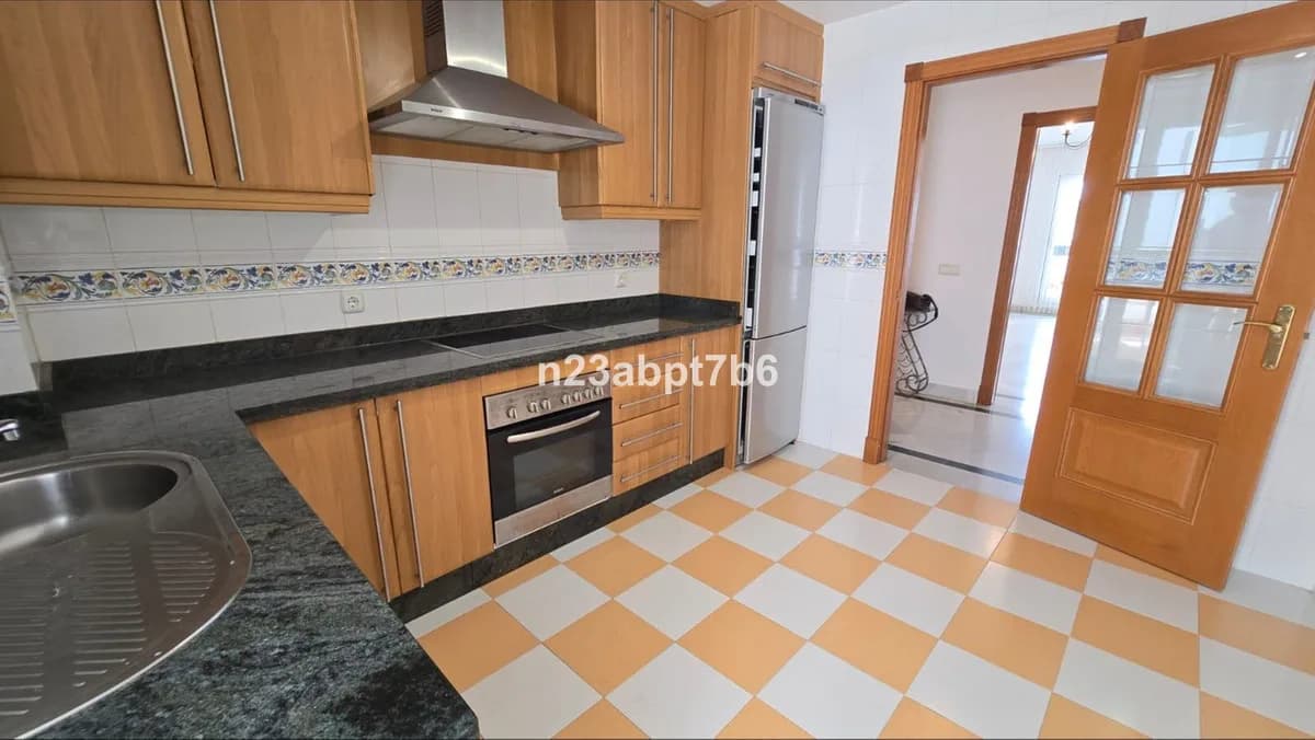 2 Bedroom Middle Floor Apartment for Sale in Nueva Andalucía, Málaga - Image 3