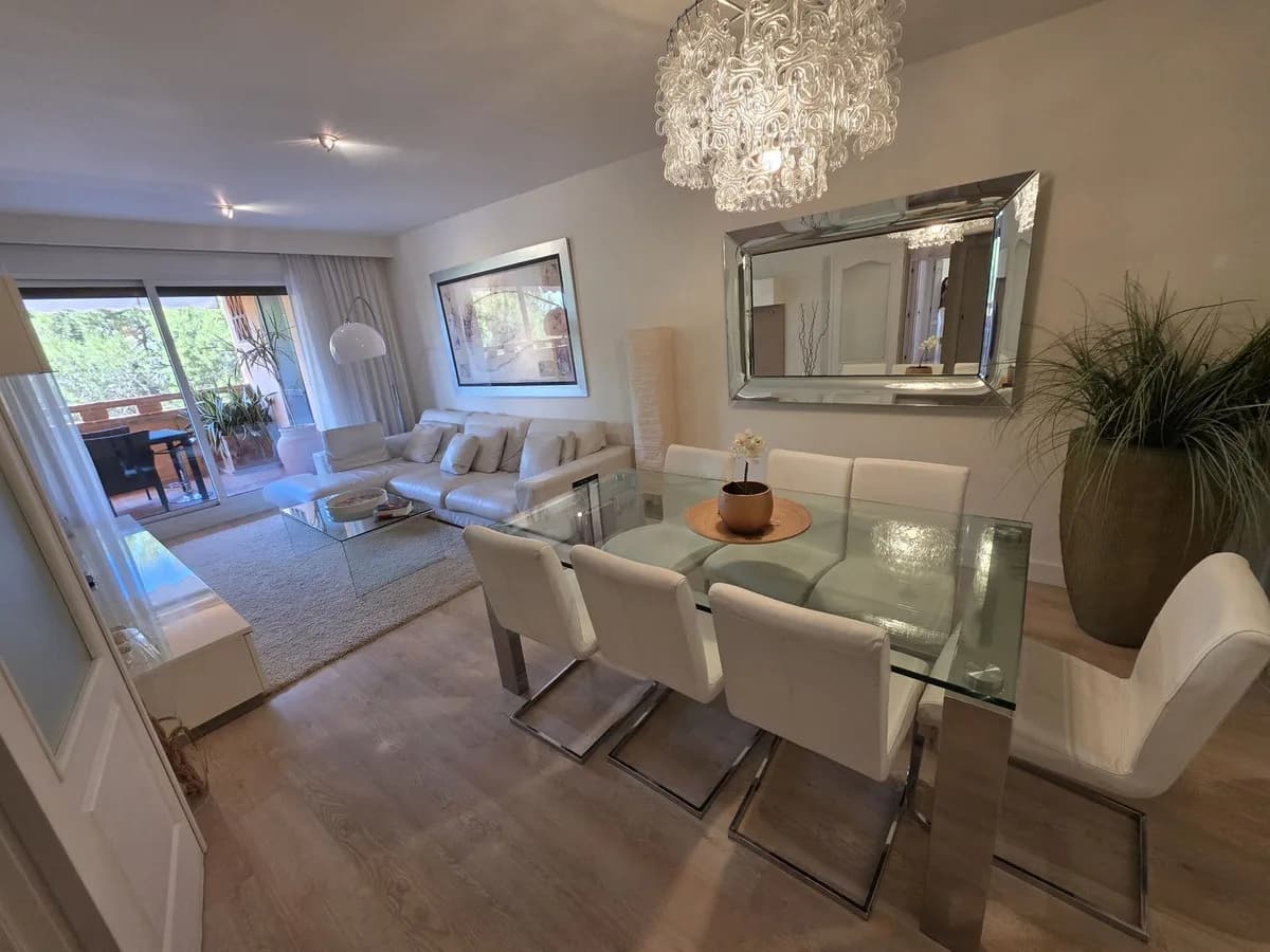 3 Bedroom Middle Floor Apartment for Sale in The Golden Mile, Málaga