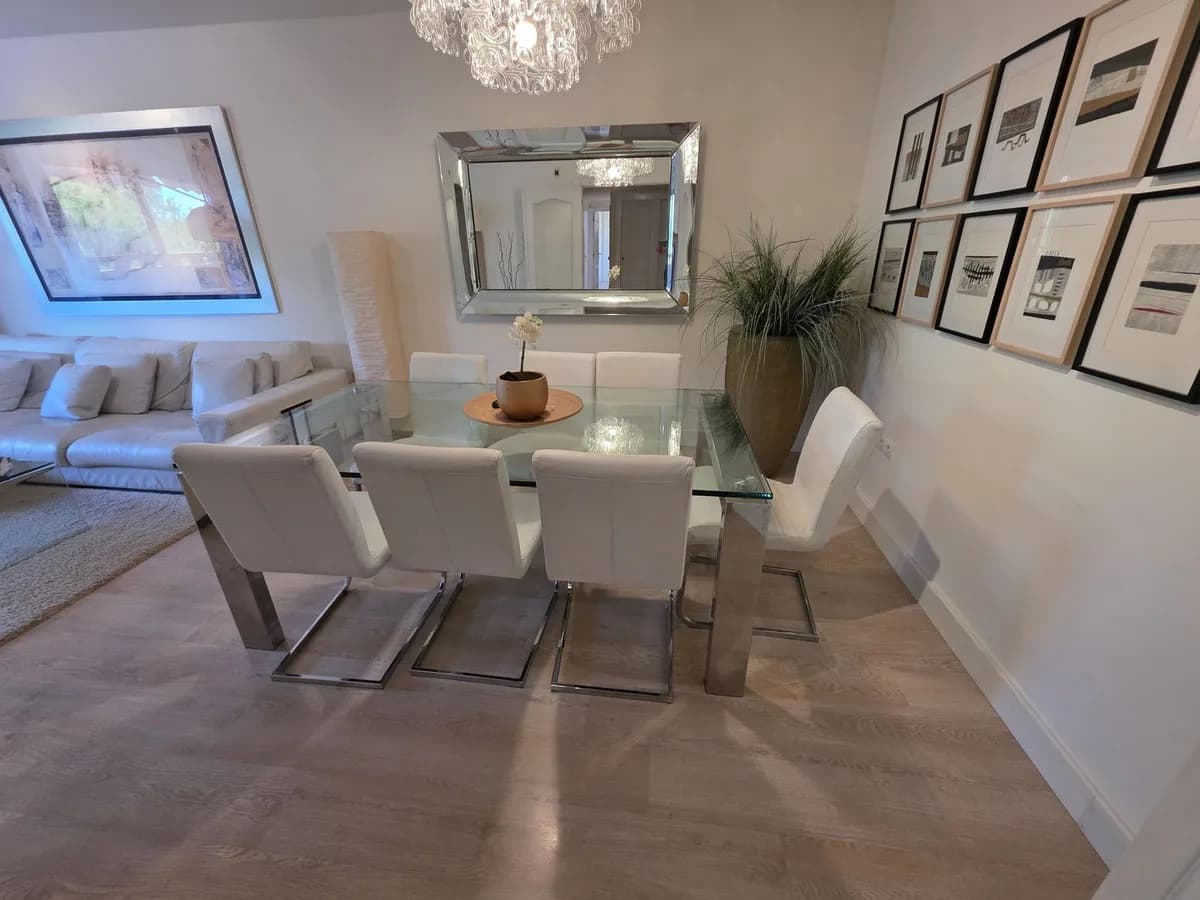 3 Bedroom Middle Floor Apartment for Sale in The Golden Mile, Málaga - Image 2