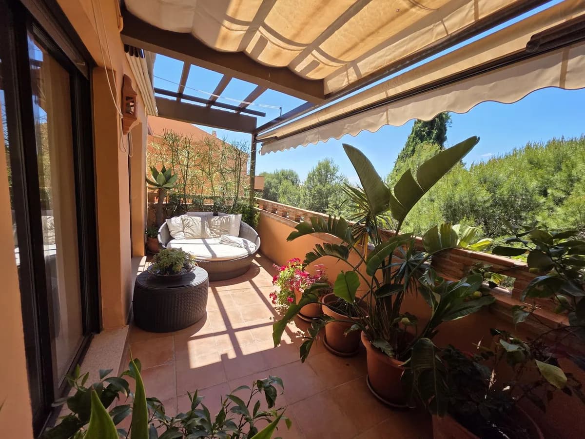 3 Bedroom Middle Floor Apartment for Sale in The Golden Mile, Málaga - Image 9