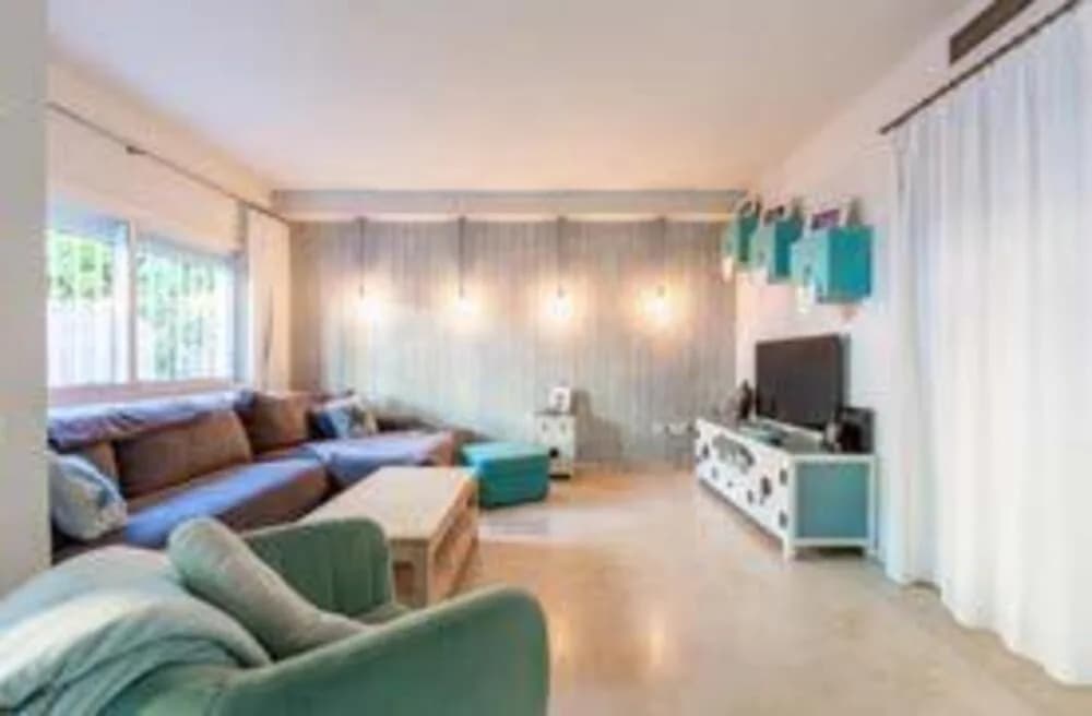 5 Bedroom Townhouse for Sale in San Pedro de Alcántara, Málaga - Image 6