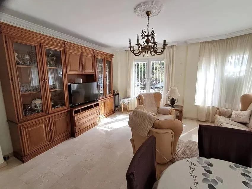 5 Bedroom Ground Floor Apartment for Sale in Alhaurín de la Torre, Málaga - Image 3