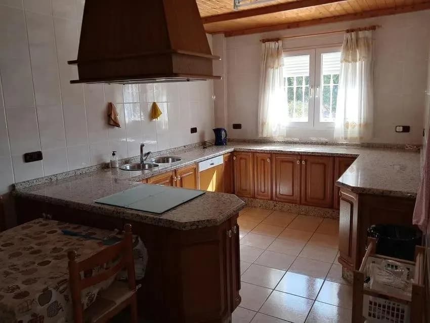 5 Bedroom Ground Floor Apartment for Sale in Alhaurín de la Torre, Málaga - Image 5