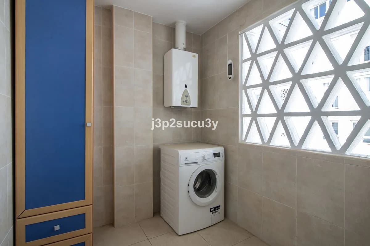 4 Bedroom Middle Floor Apartment for Sale in Nueva Andalucía, Málaga - Image 5