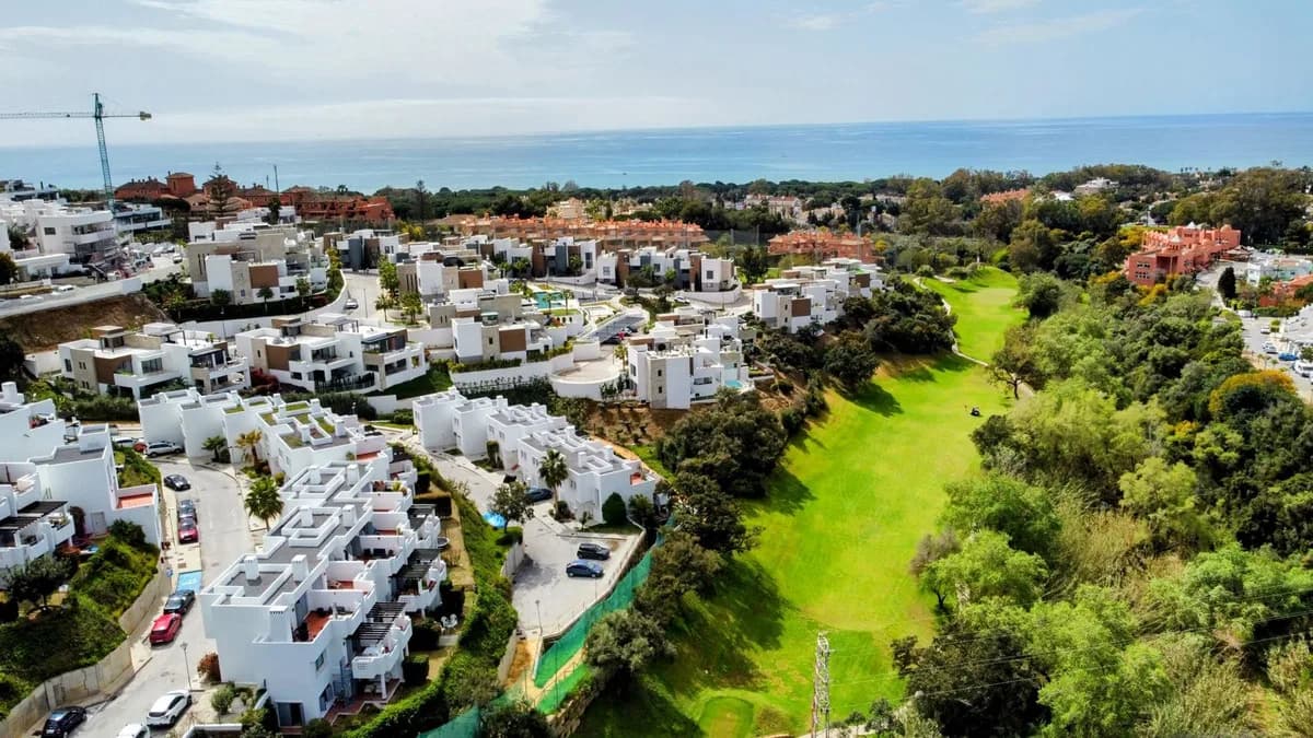 3 Bedroom Townhouse for Sale in Cabopino, Málaga - Image 3