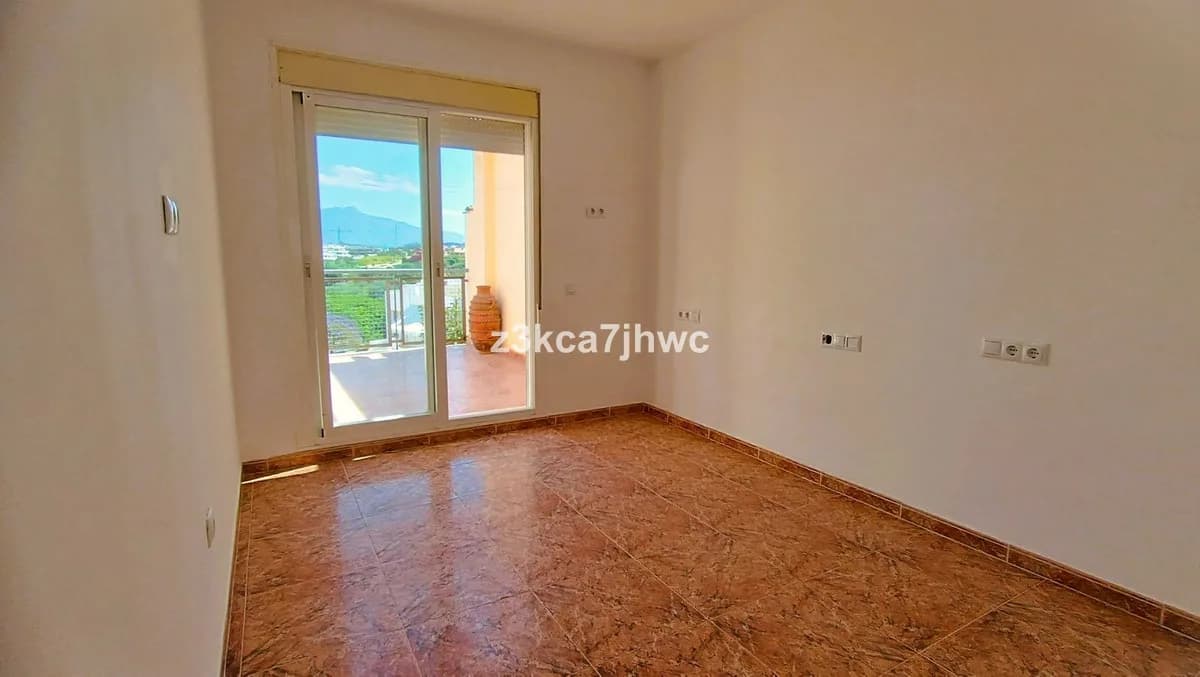 2 Bedroom Top Floor Apartment for Sale in Cancelada, Málaga - Image 9