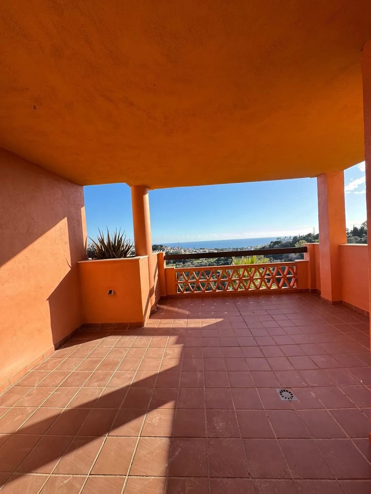 2 Bedroom Middle Floor Apartment for Sale in Las Chapas, Málaga