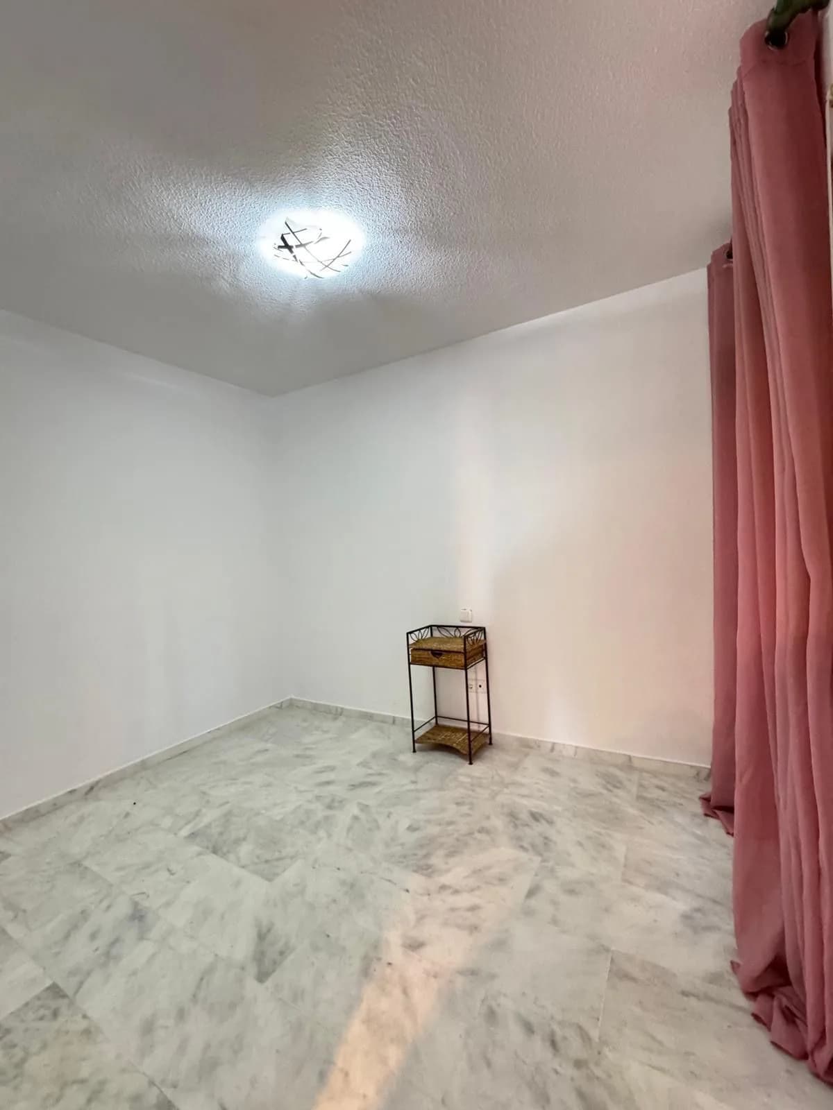 2 Bedroom Middle Floor Apartment for Sale in Las Chapas, Málaga - Image 5