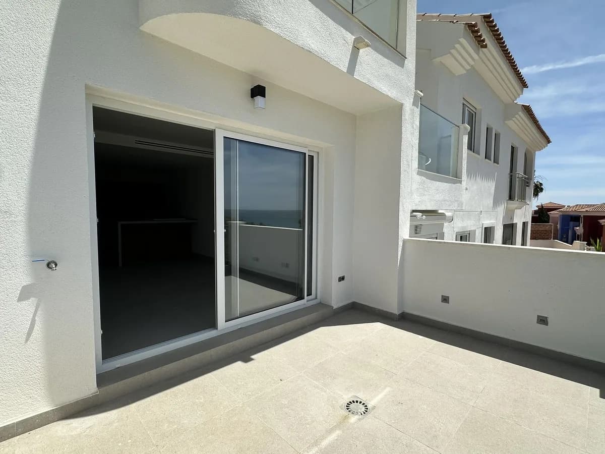 3 Bedroom Townhouse for Sale in Torrequebrada, Málaga - Image 5