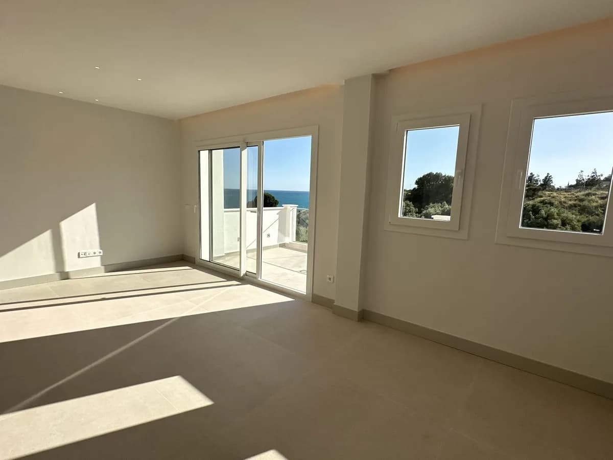 3 Bedroom Townhouse for Sale in Torrequebrada, Málaga - Image 7