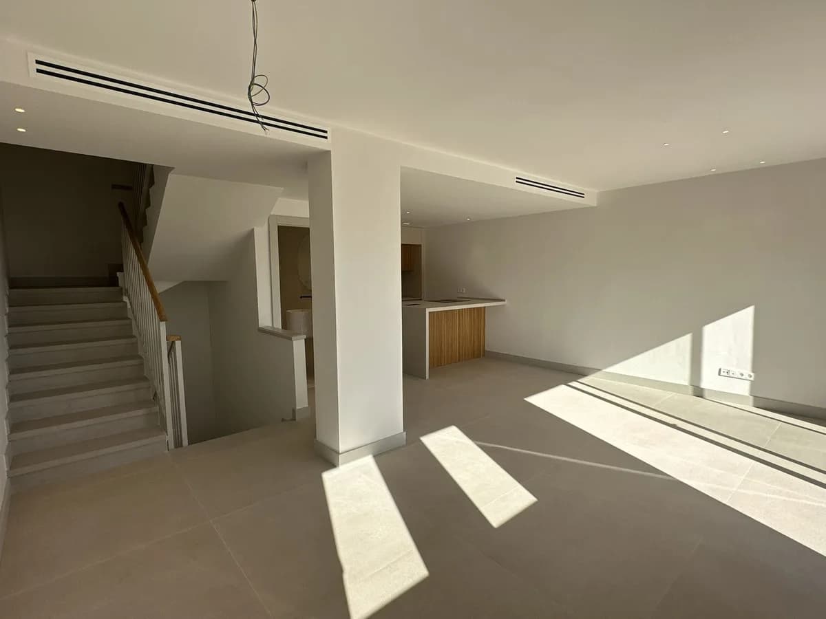 3 Bedroom Townhouse for Sale in Torrequebrada, Málaga - Image 8