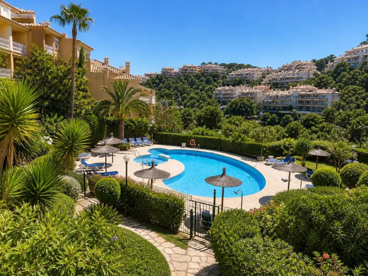 2 Bedroom Top Floor Apartment for Sale in La Mairena, Málaga