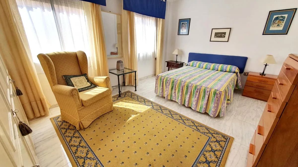 3 Bedroom Top Floor Apartment for Sale in Fuengirola, Málaga - Image 3