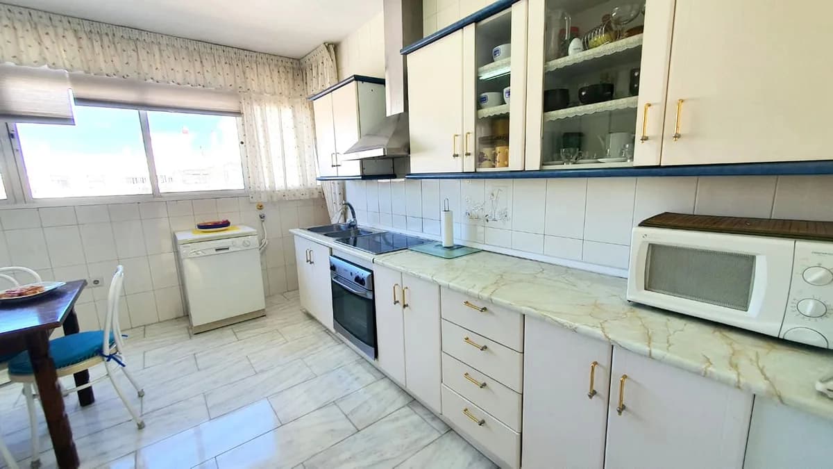3 Bedroom Top Floor Apartment for Sale in Fuengirola, Málaga - Image 4