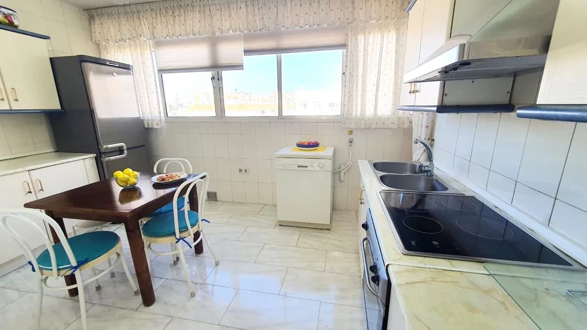 3 Bedroom Top Floor Apartment for Sale in Fuengirola, Málaga - Image 6