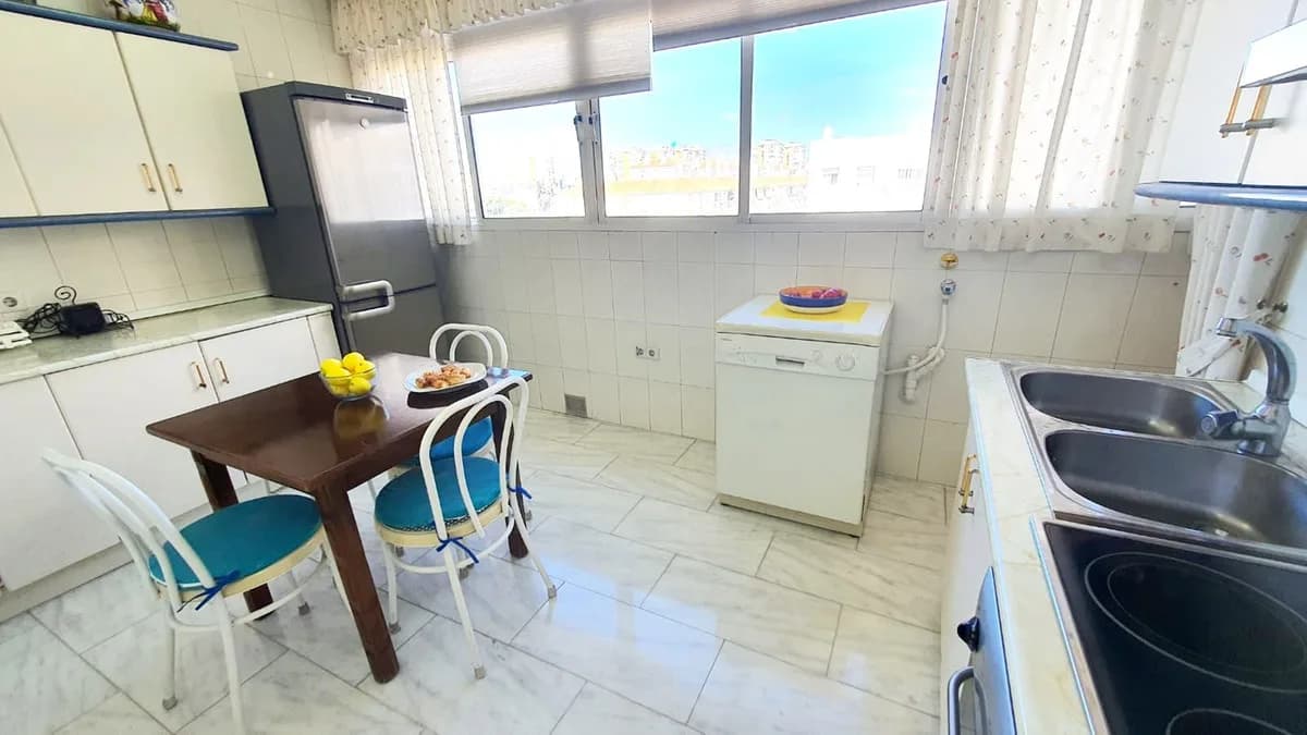 3 Bedroom Top Floor Apartment for Sale in Fuengirola, Málaga - Image 7