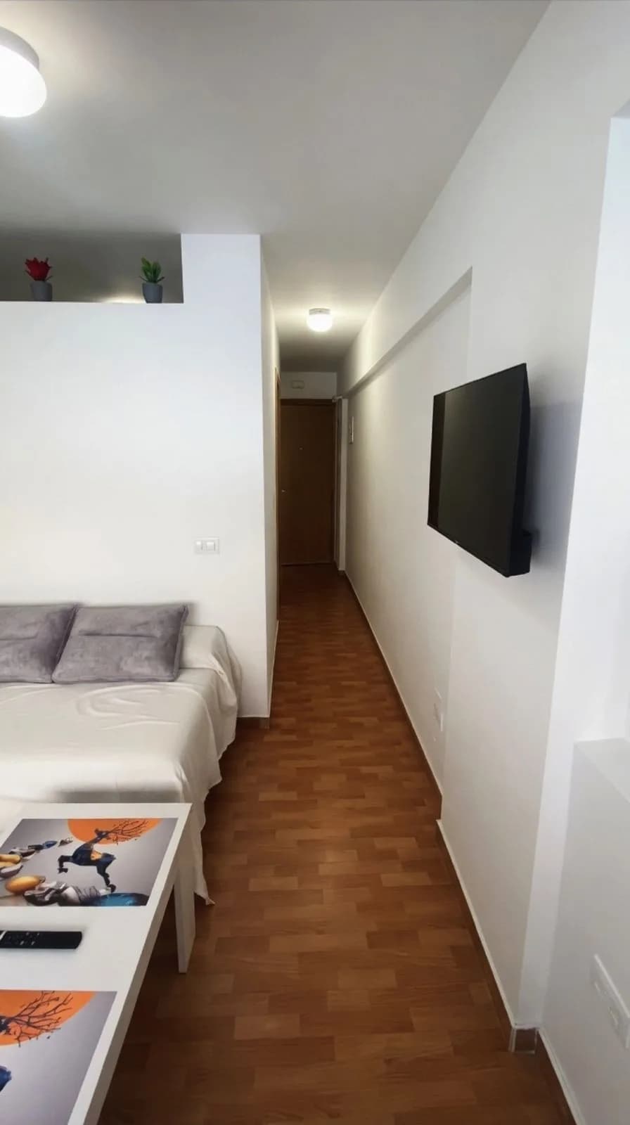 1 Bedroom Ground Floor Apartment for Sale in Marbella, Málaga - Image 3