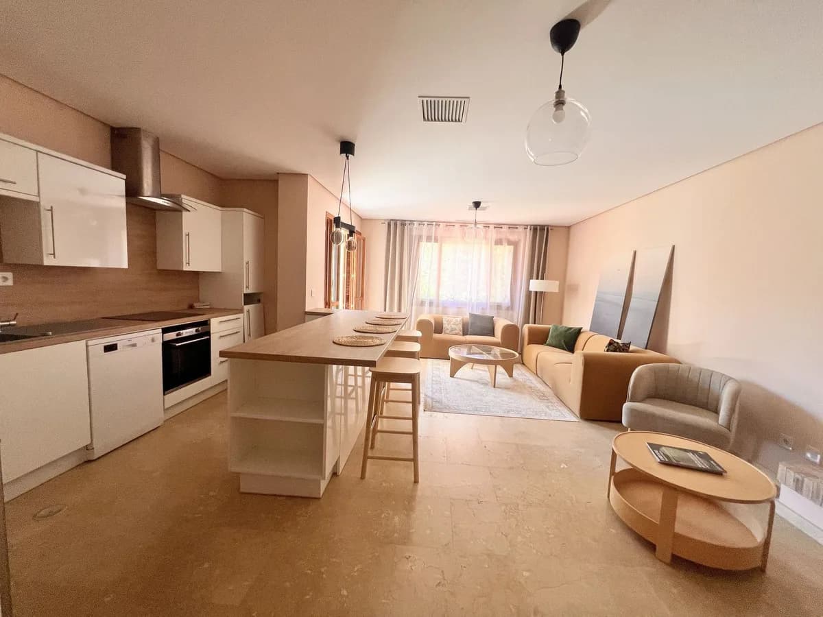 3 Bedroom Ground Floor Apartment for Sale in Nueva Andalucía, Málaga - Image 3