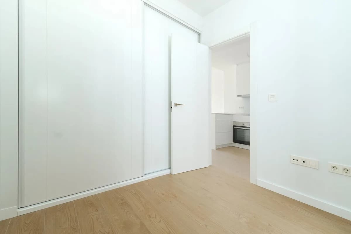 2 Bedroom Middle Floor Apartment for Sale in Fuengirola, Málaga - Image 6