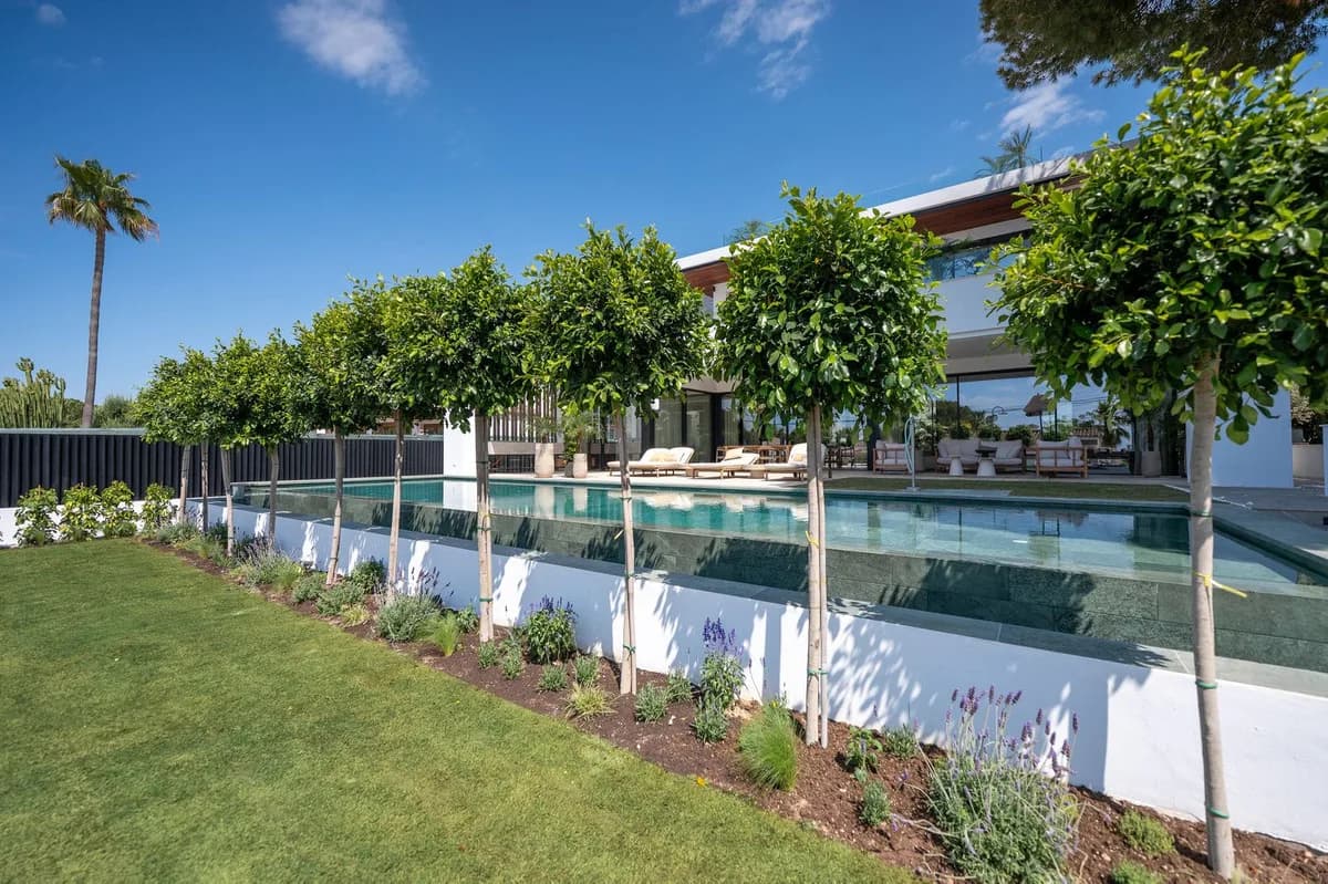 6 Bedroom Detached Villa for Sale in Marbesa, Málaga - Image 7