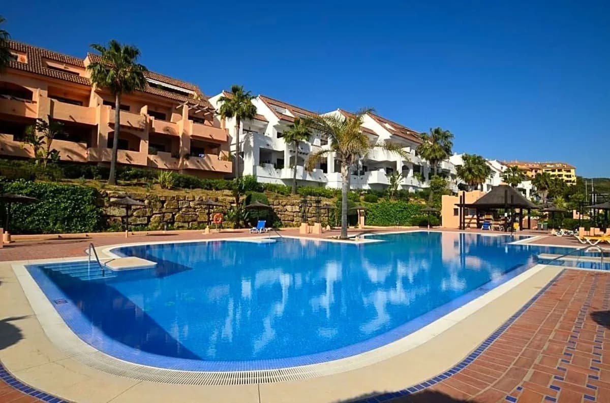 2 Bedroom Penthouse for Sale in La Duquesa, Málaga - Image 2