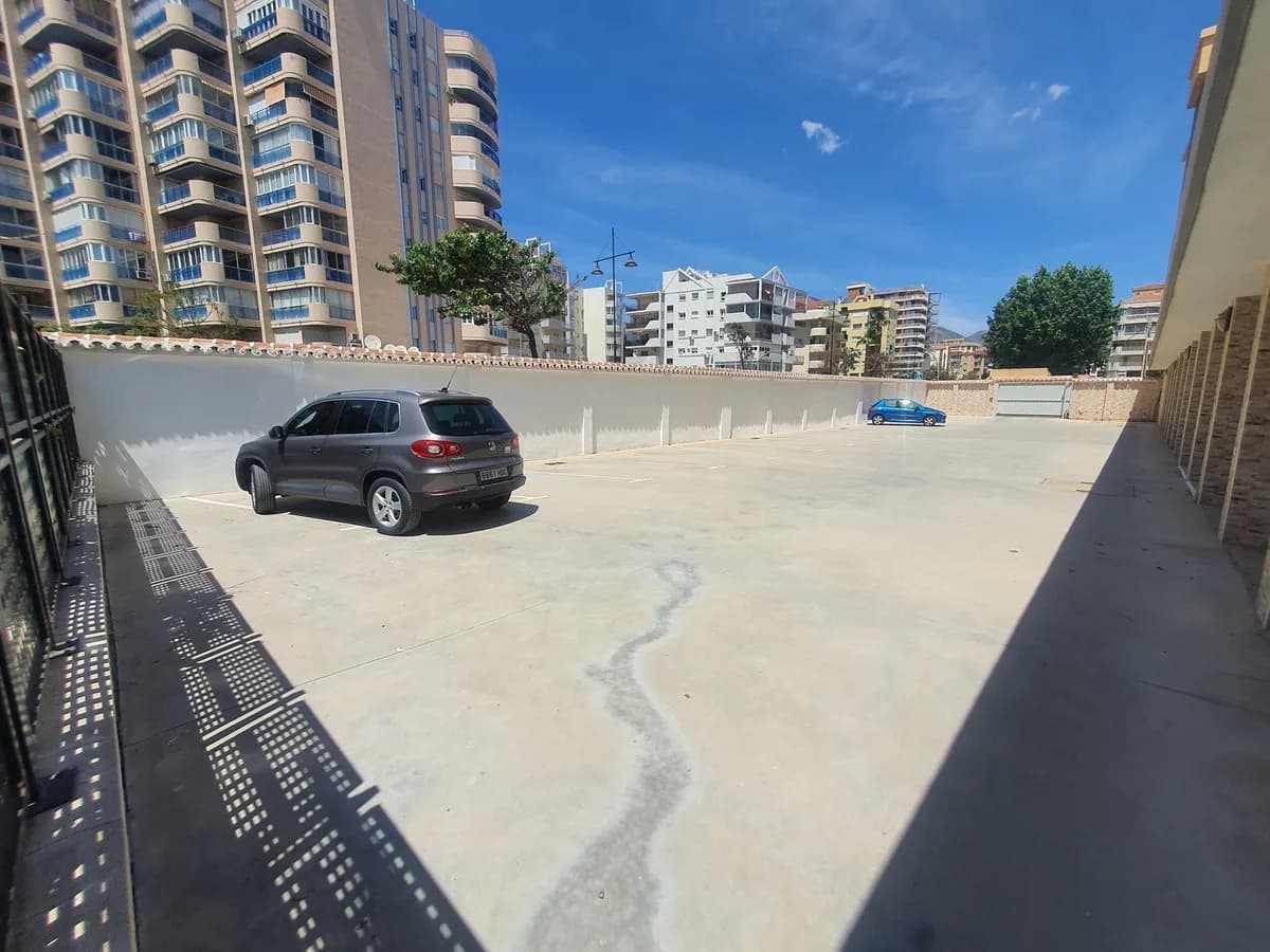 3 Bedroom Middle Floor Apartment for Sale in Fuengirola, Málaga - Image 5