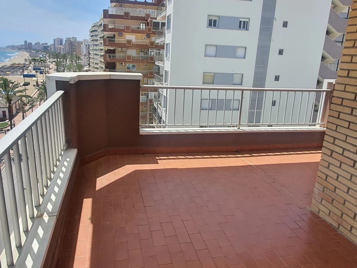 3 Bedroom Middle Floor Apartment for Sale in Fuengirola, Málaga - Image 9
