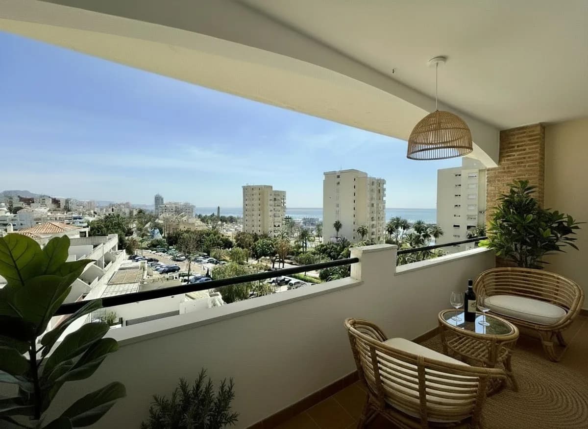 3 Bedroom Middle Floor Apartment for Sale in Estepona, Málaga