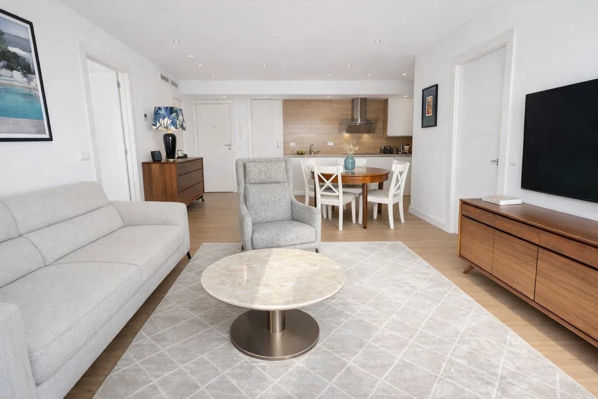 2 Bedroom Middle Floor Apartment for Sale in Marbella, Málaga