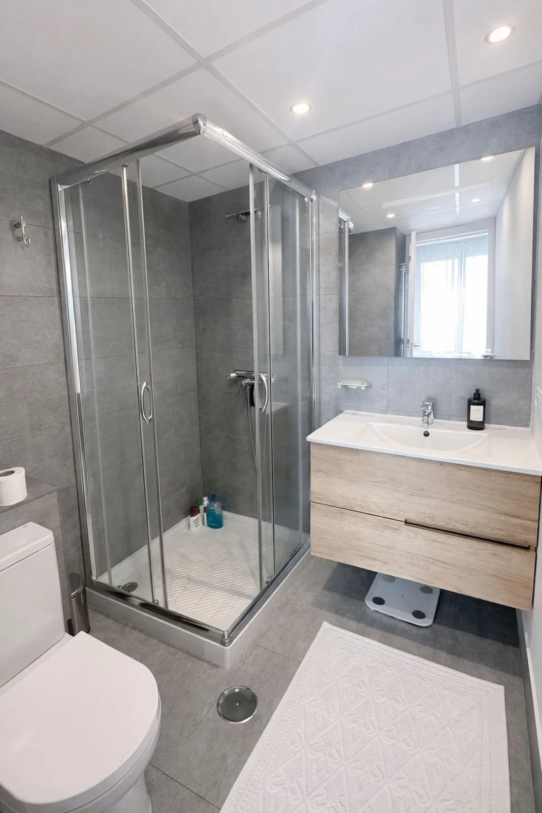 2 Bedroom Middle Floor Apartment for Sale in Marbella, Málaga - Image 9