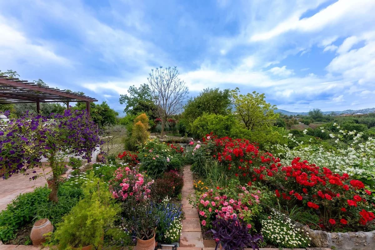 3 Bedroom Finca - Cortijo for Sale in Alhaurín el Grande, Málaga - Image 2