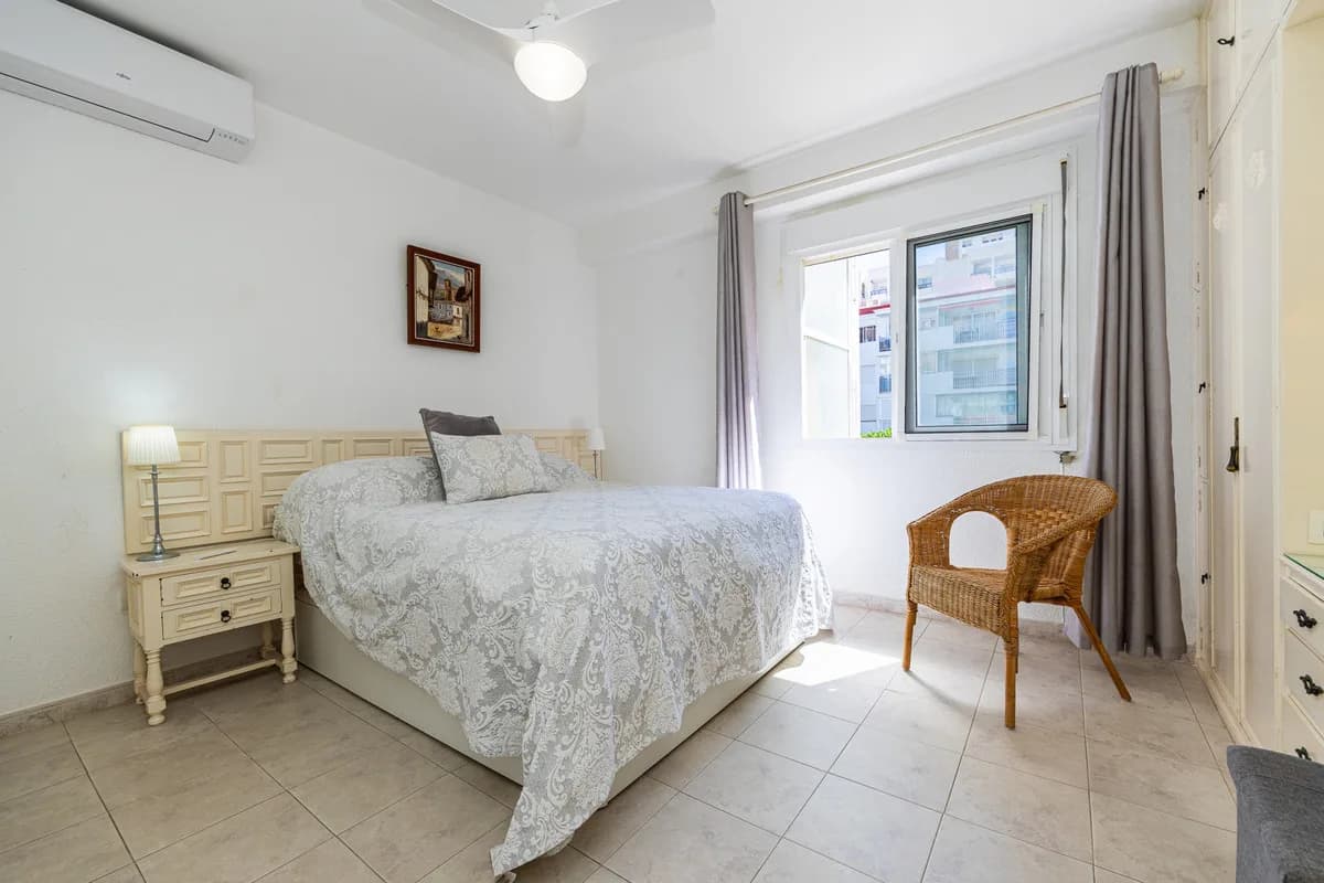 2 Bedroom Middle Floor Apartment for Sale in Fuengirola, Málaga - Image 5