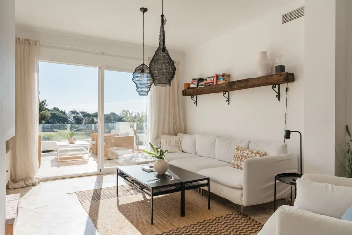 2 Bedroom Penthouse for Sale in Nueva Andalucía, Málaga - Image 4
