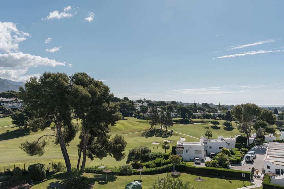 2 Bedroom Penthouse for Sale in Nueva Andalucía, Málaga - Image 8